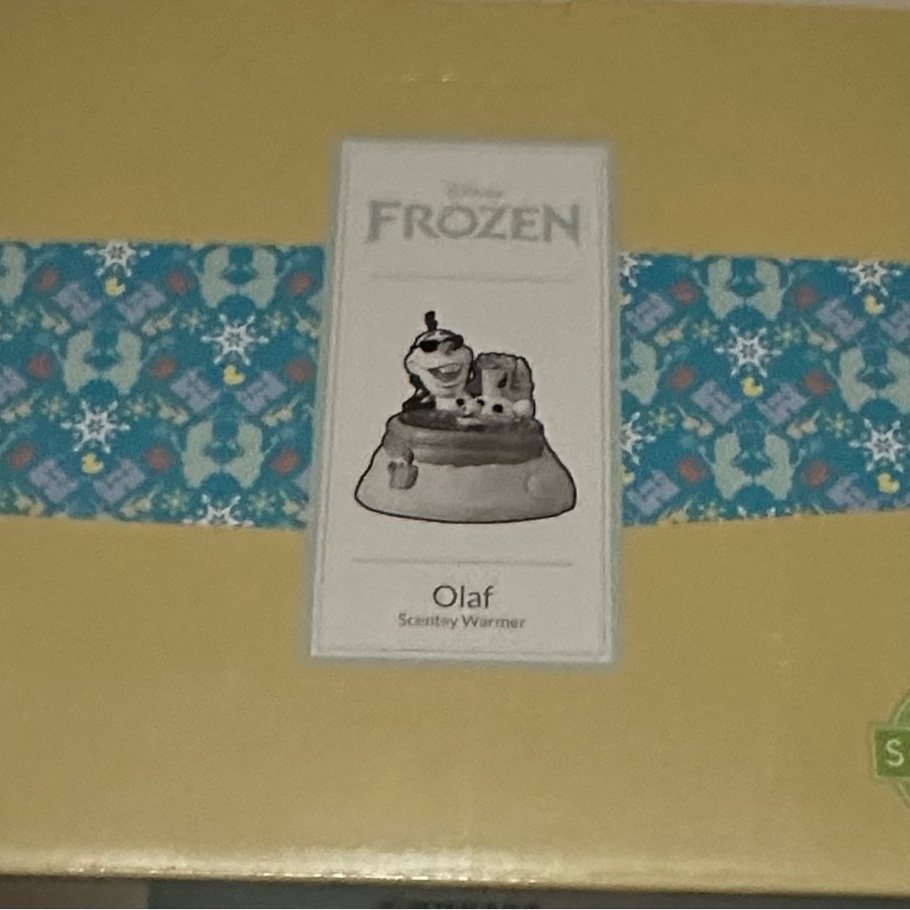 Olaf Scentsy warmer new in box, RETIRED